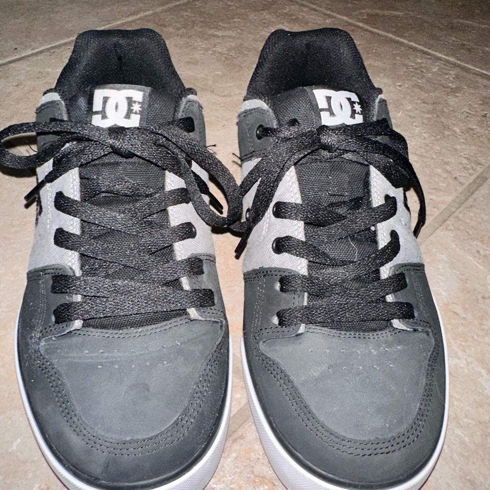 DC skate shoes